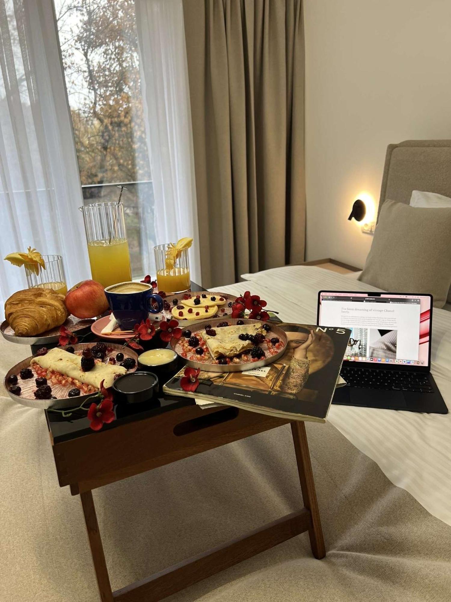 Hotel Le Manoir Гостивар Экстерьер фото