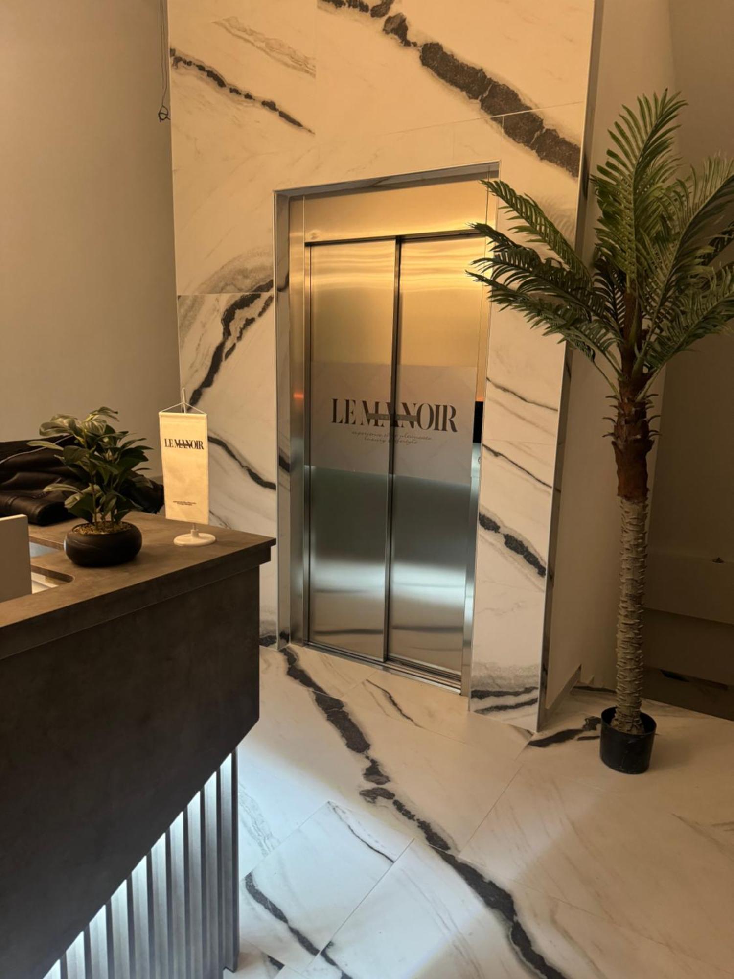 Hotel Le Manoir Гостивар Экстерьер фото